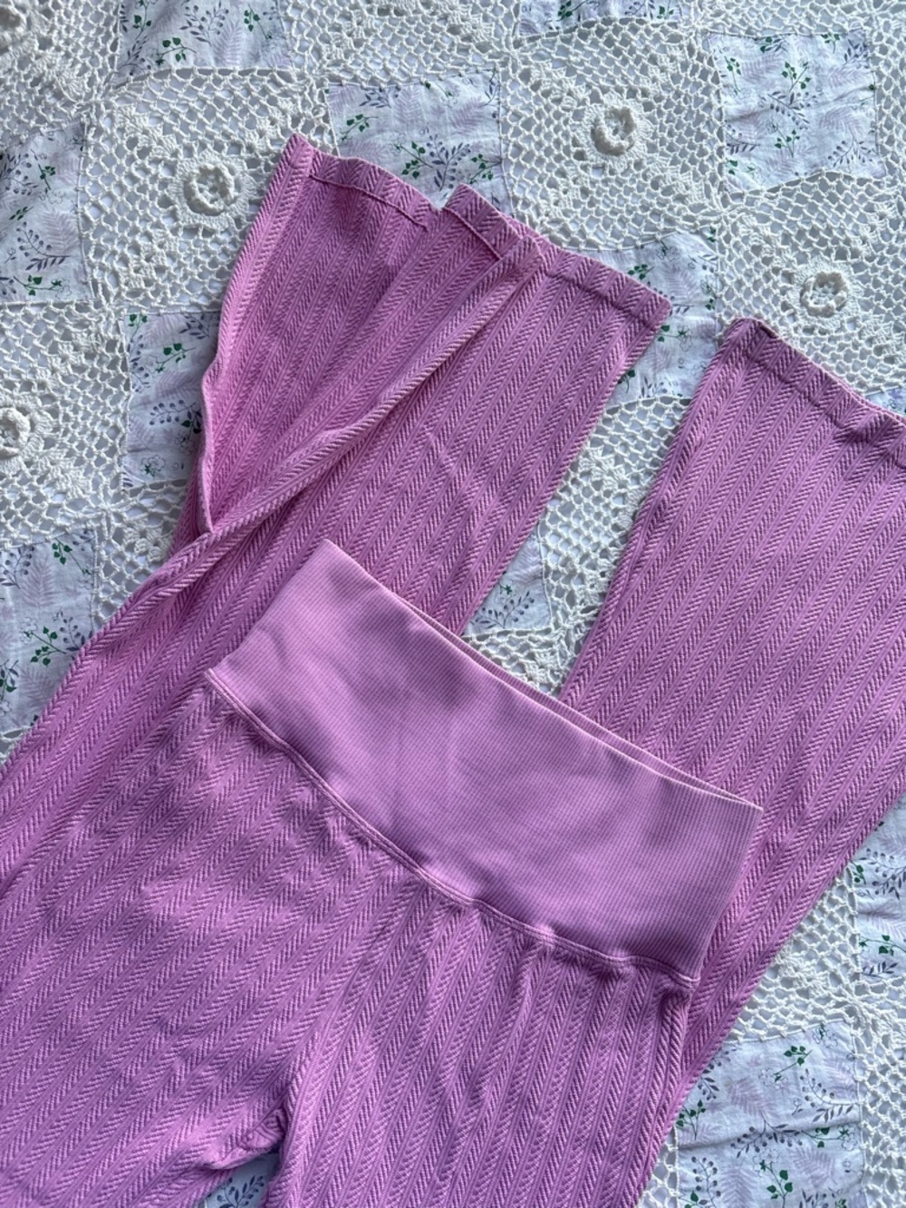 Victoria’s Secret PINK soft seamless cable flare leggings - Picture 4 of 8